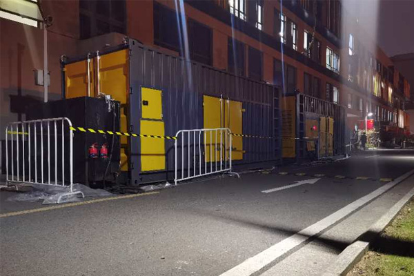 上林柴油发电机组的输出电压是如何调节的？